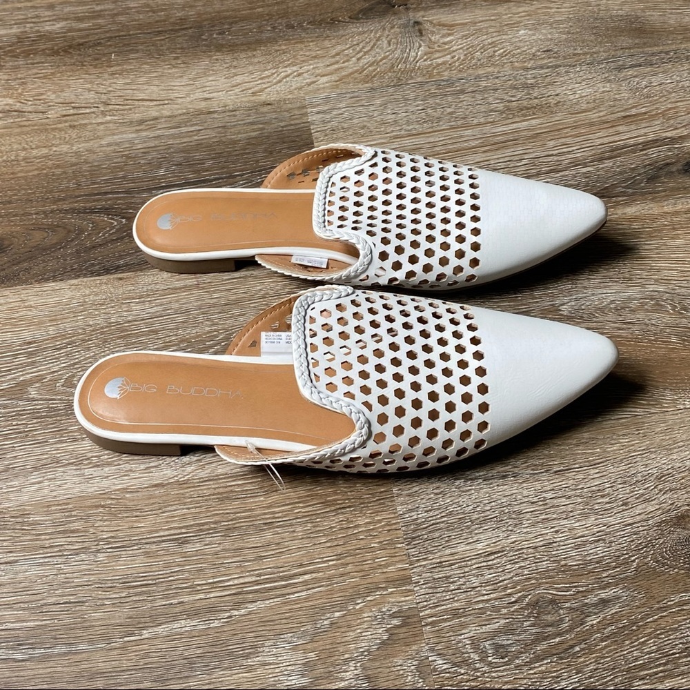 Big Buddha Shoes Size 10 Woman’s White Slip On‎